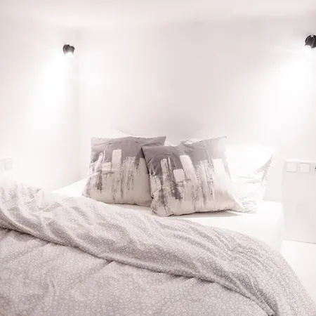 Lion Aparthotel *