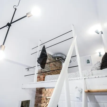 Lion Hotel apartamentowy *